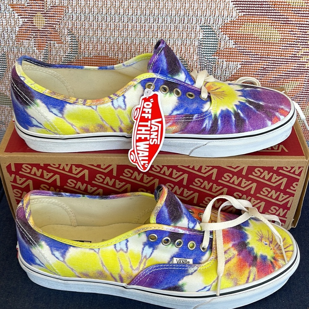 Vans Men’s Authentic
(Washed) Tie Dye/True White 
VN0A2Z5119X
Sneakers